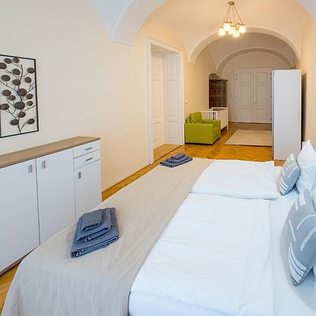 Luxury Vincents Apartments Кошице Екстер'єр фото